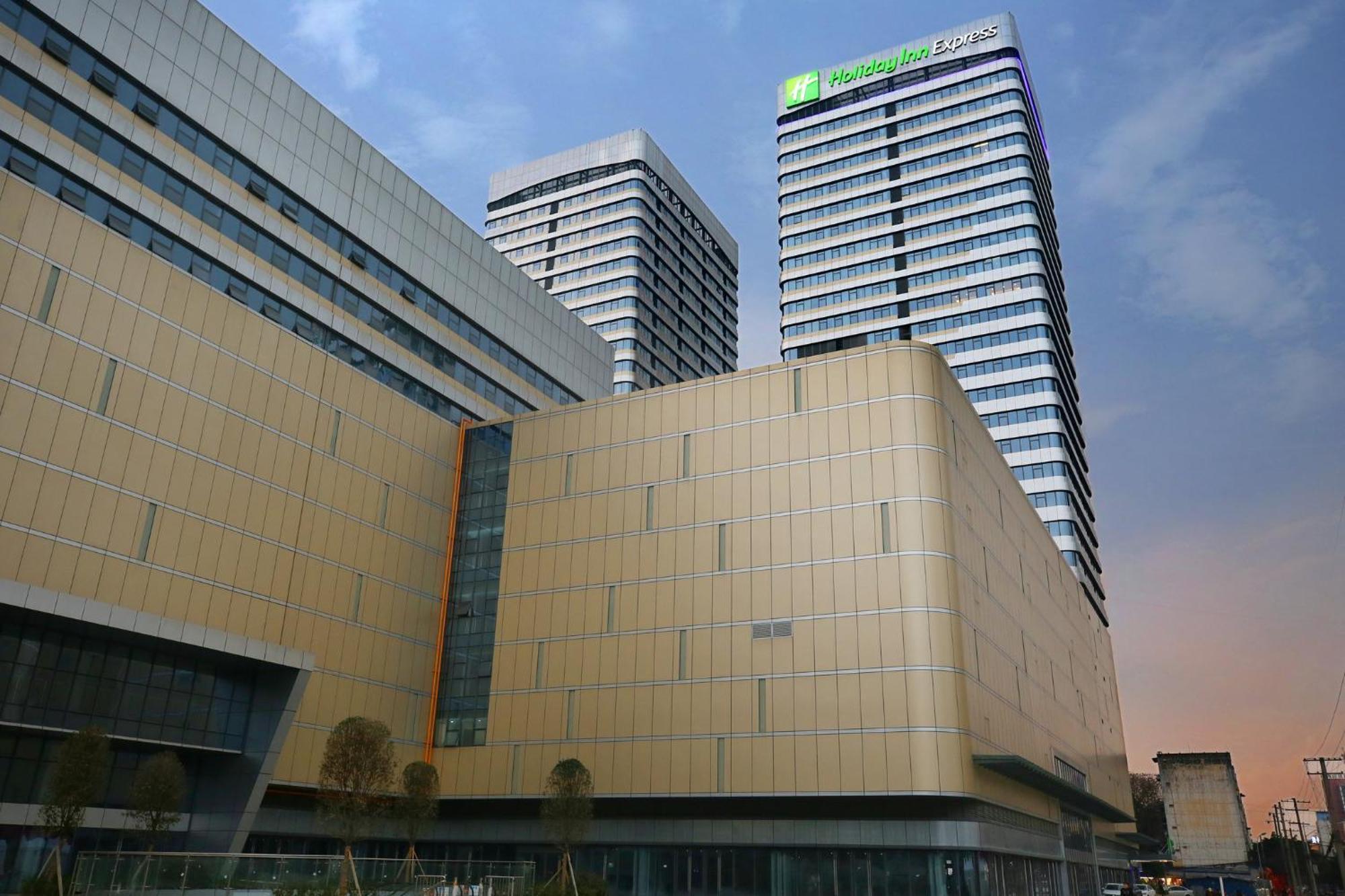 Holiday Inn Express Chengdu North Railway Station By Ihg - Near Panda Base, Near Chunxi Road Exterior foto